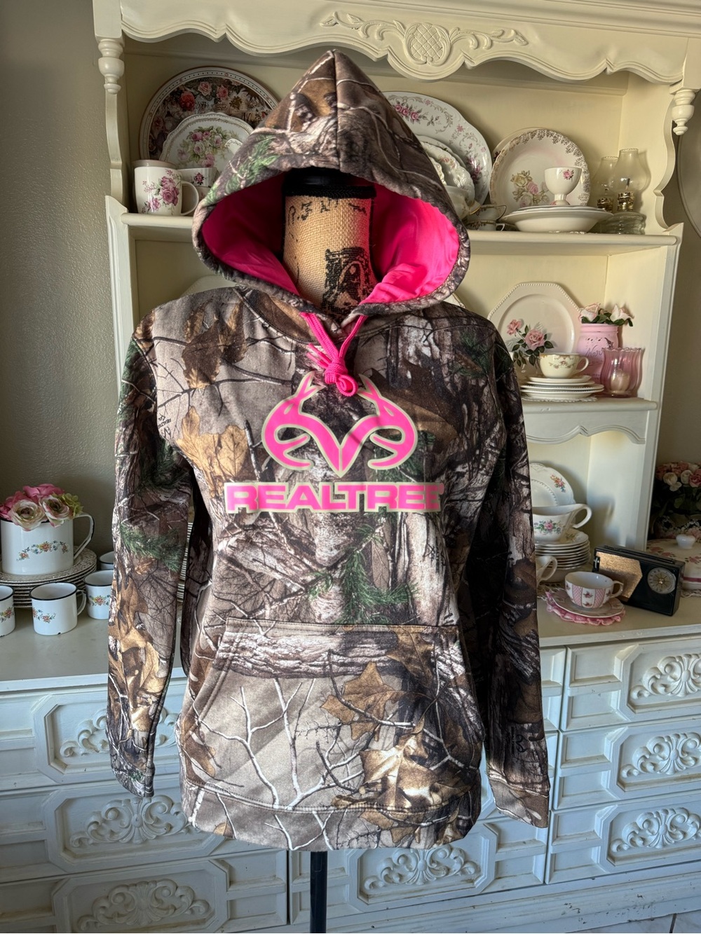 Realtree Camo Hoodie with Bright Pink Logo and Lined Hood Youth Size M 8-10